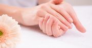 Quiet luxury. Minimalizm w manicure zyskuje coraz więcej zwolenników
