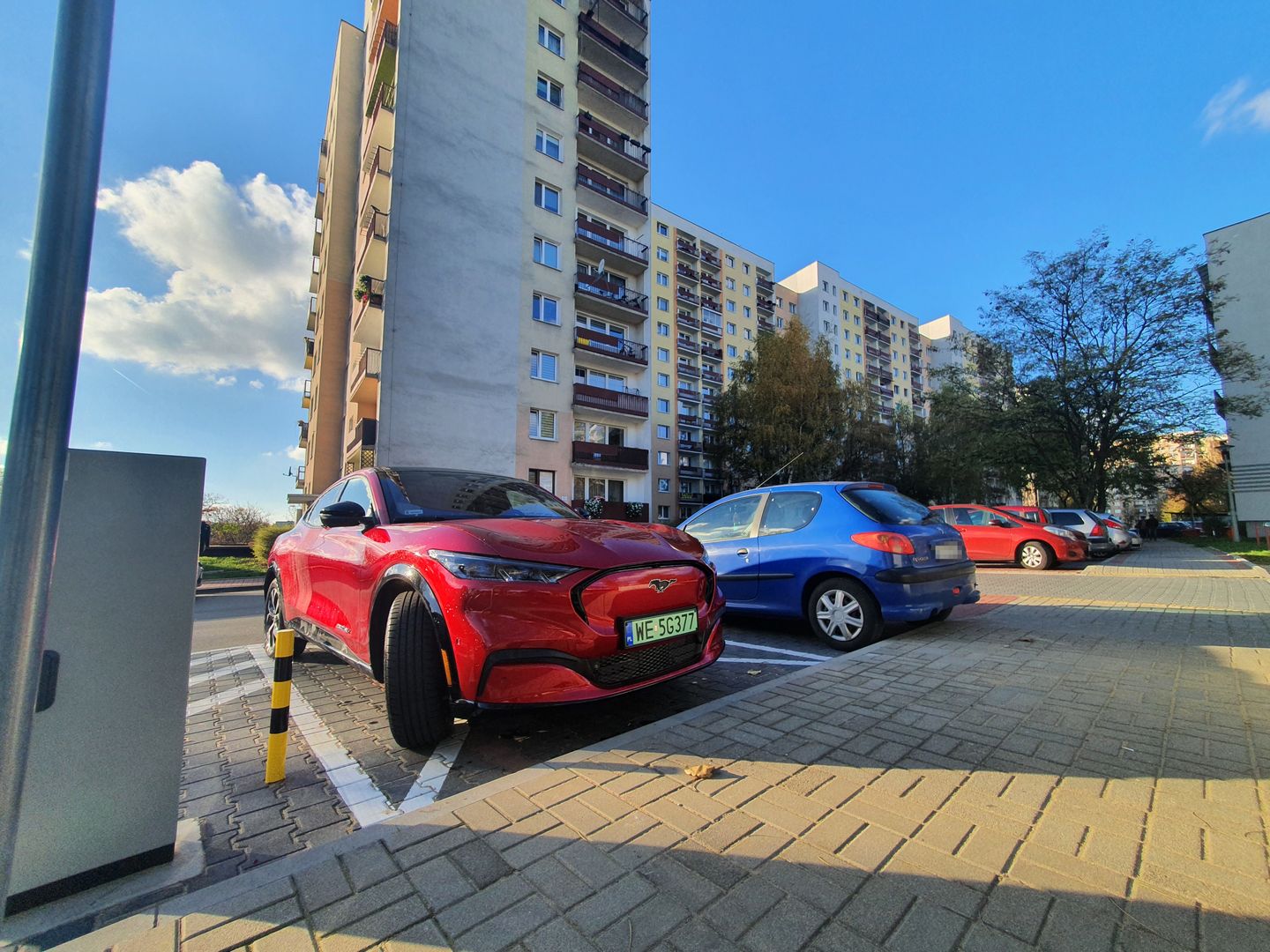 Ten słupek jeszcze nie działa - kolejny jest postawiony 5 minut dalej.