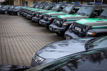 Nieoznakowane wozy i terenówki. Straż Graniczna z nowymi autami. I prawami