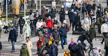 Firmy kuszą dużą grupę Polaków. Państwo już dofinansowuje im pensje