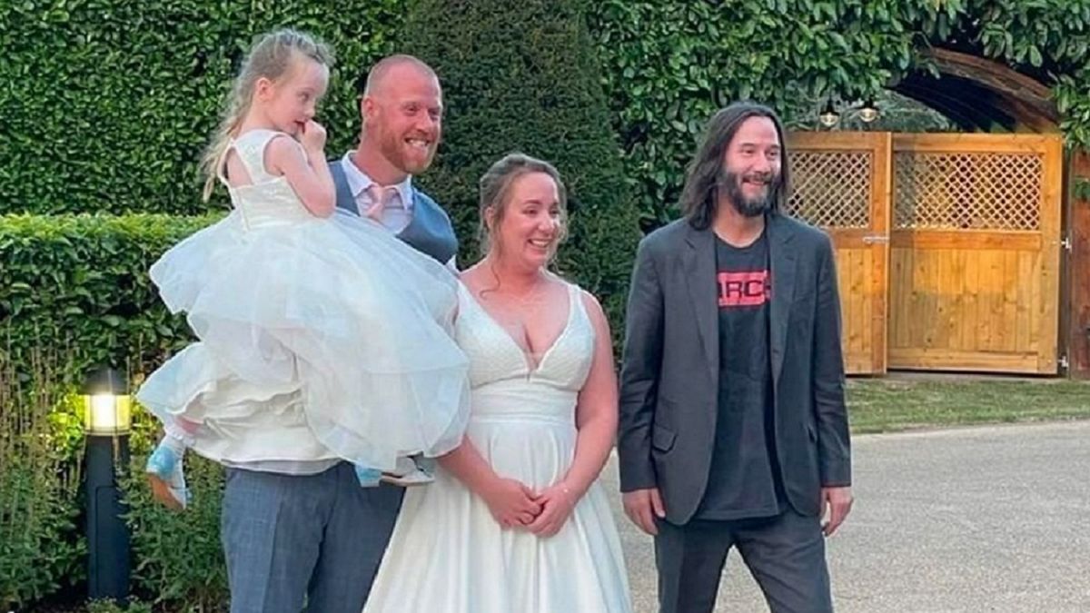 Słynny aktor wpadł na wesele brytyjskiej pary młodej.