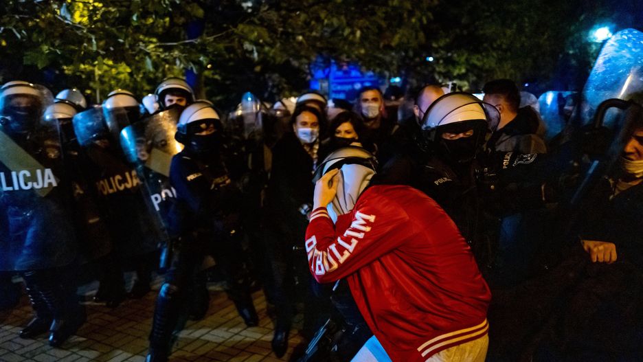 Przy katowickiej katedrze doszło do przepychanek z policją