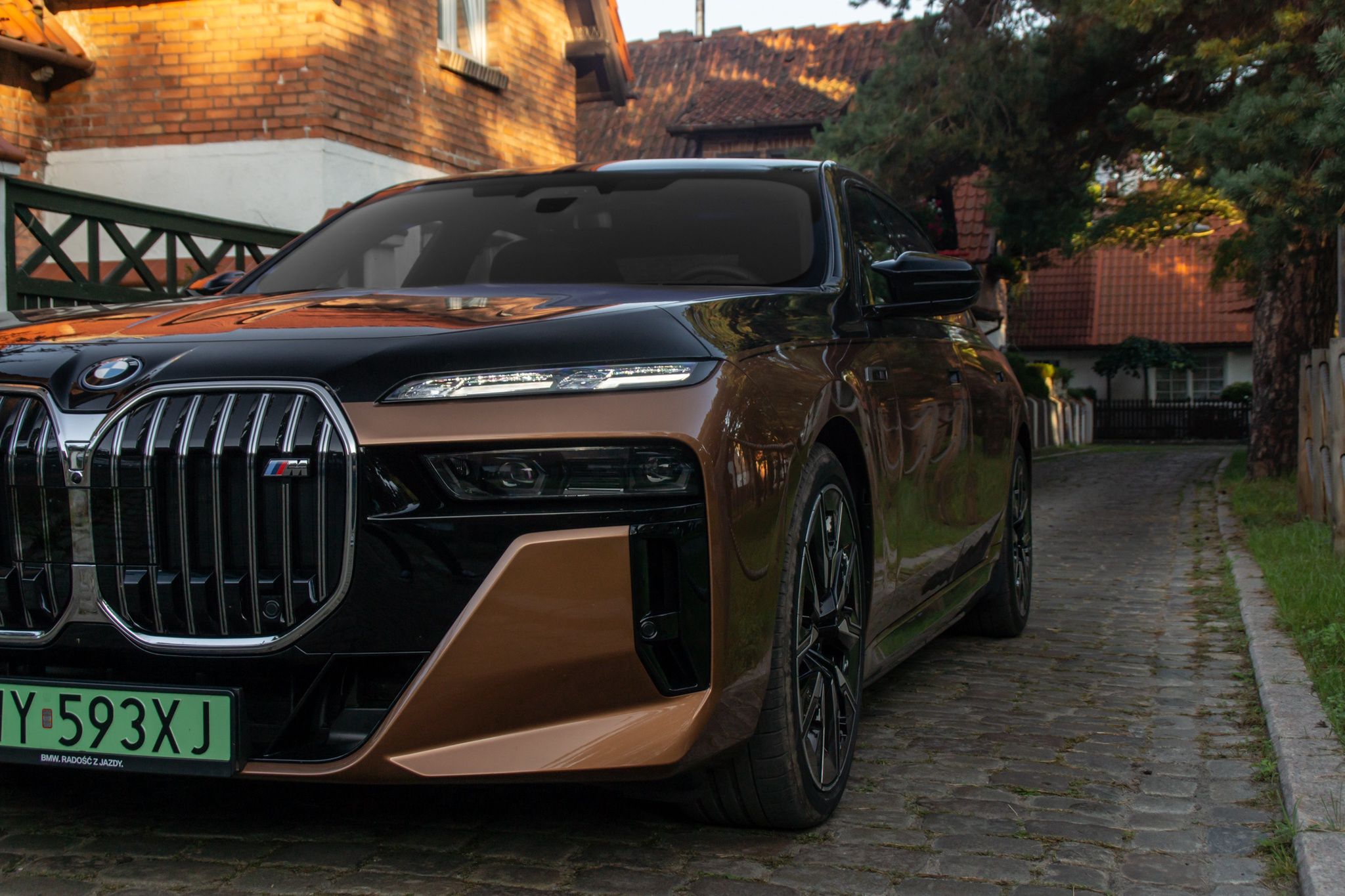 BMW i7 M70