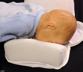 Poduszki do spania dla niemowląt niebezpieczne dla ich życia. Sklepy wycofują się z ich sprzedaży