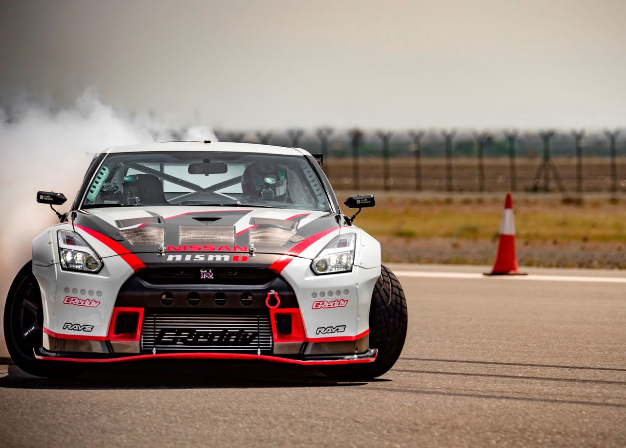 Nissan GT-R z rekordem świata w drifcie - pojechał bokiem 305 km/h