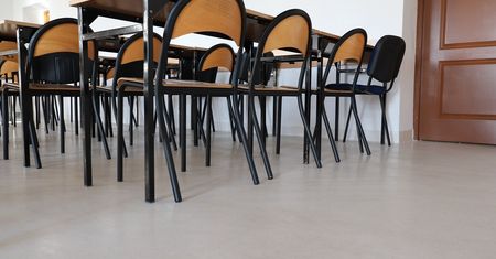 Nauczyciel skrzywdził dziewczynki? Obie mają po 12 lat