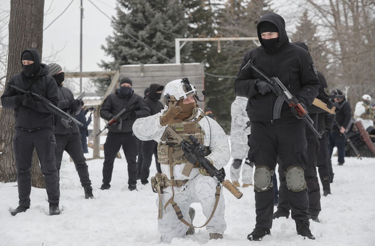 Ukraińcy szkolą cywilów i liczą na pomoc z zewnątrz