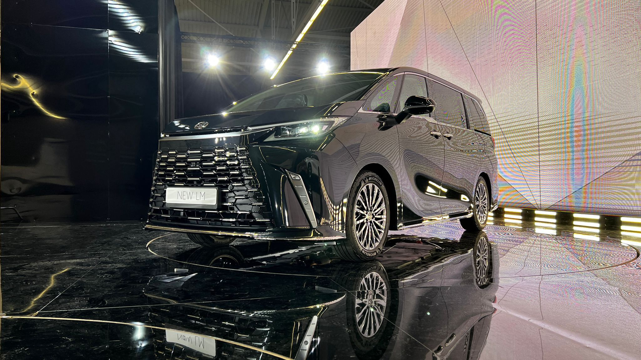 Lexus LM