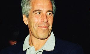 "Mam dla ciebie dziewczynę". Odtajniono wiadomości producenta filmowego