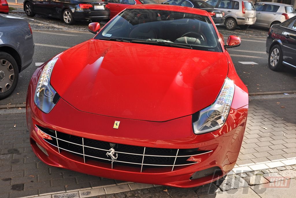 Ferrari FF w Warszawie (fot. Michał Grabowski)