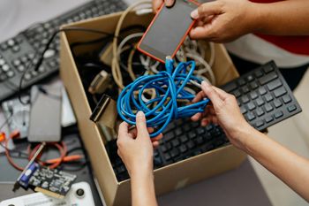 Częstochowa: Złomiarze włamują się do elektrośmietników. Pojemników jest przez to mniej