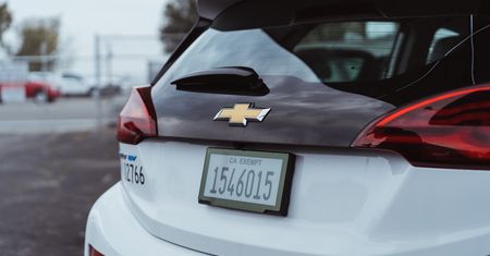 "Blachy" z baterią i subskrypcją. Kalifornia już je ma