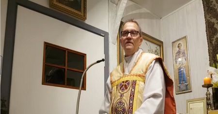 Ks. Michał Woźnicki znowu popularny. "Żydowska gazeta". Internet pękł