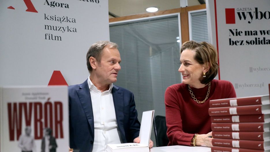 Donald Tusk napisał książkę z Anne Applebaum 