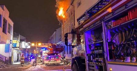 Nowy Tomyśl. Pożar kamienicy w centrum. Są ranni