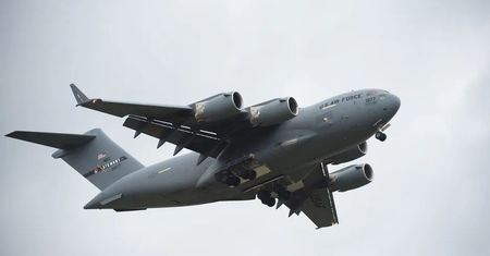 "Zawrócił w powietrzu". Samolot z dostawą dla Ukrainy dostał rozkaz