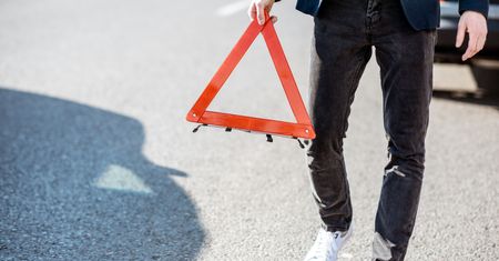 Warszawa. Wypadek przy zjeździe z Wisłostrady. Korek od Bemowa