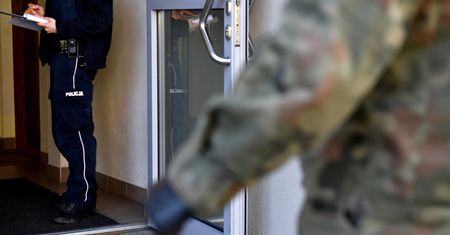 Koronawirus. Ćwierć miliona Polaków na kwarantannie. Ekspert tłumaczy wzrost