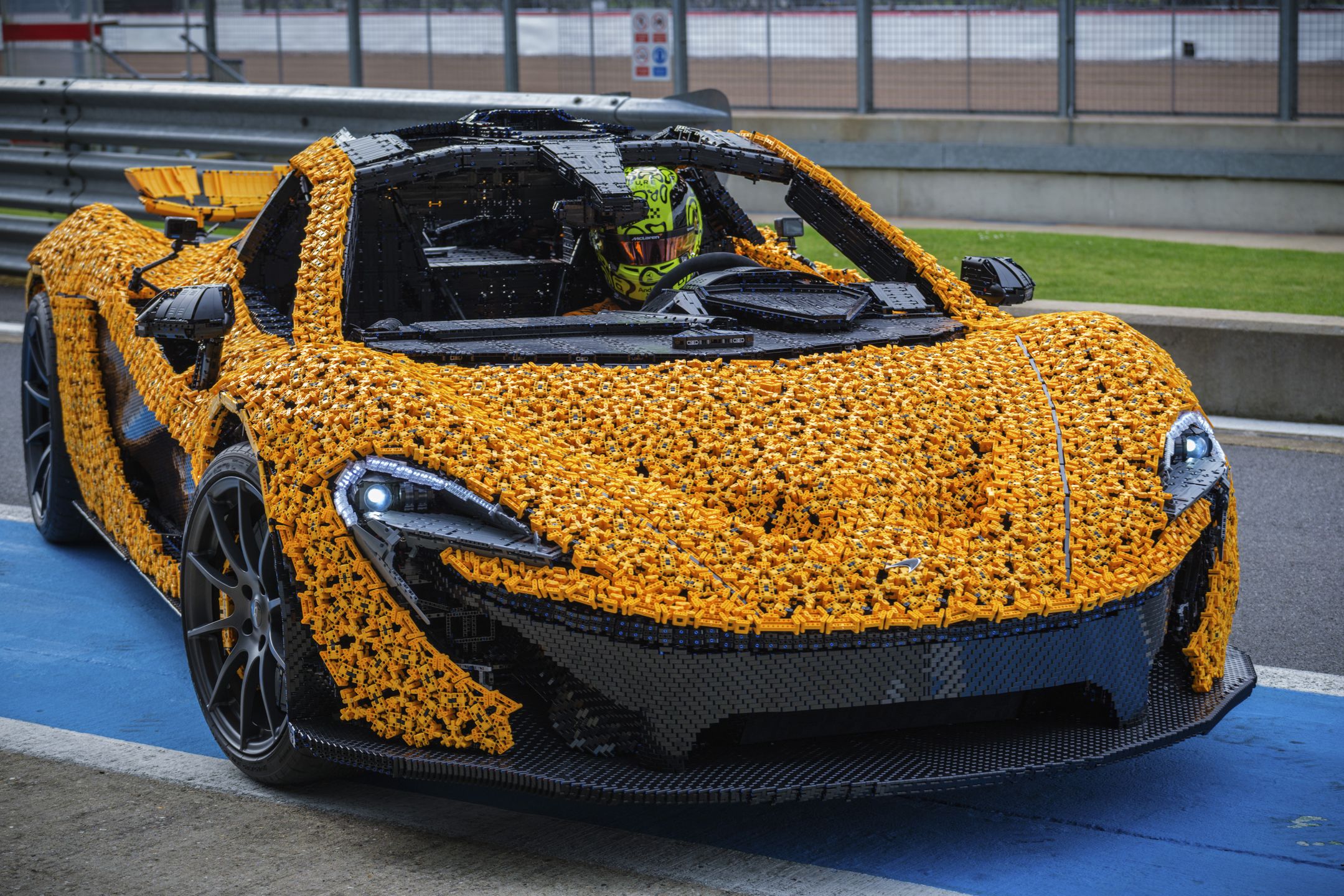 McLaren P1 z klocków Lego