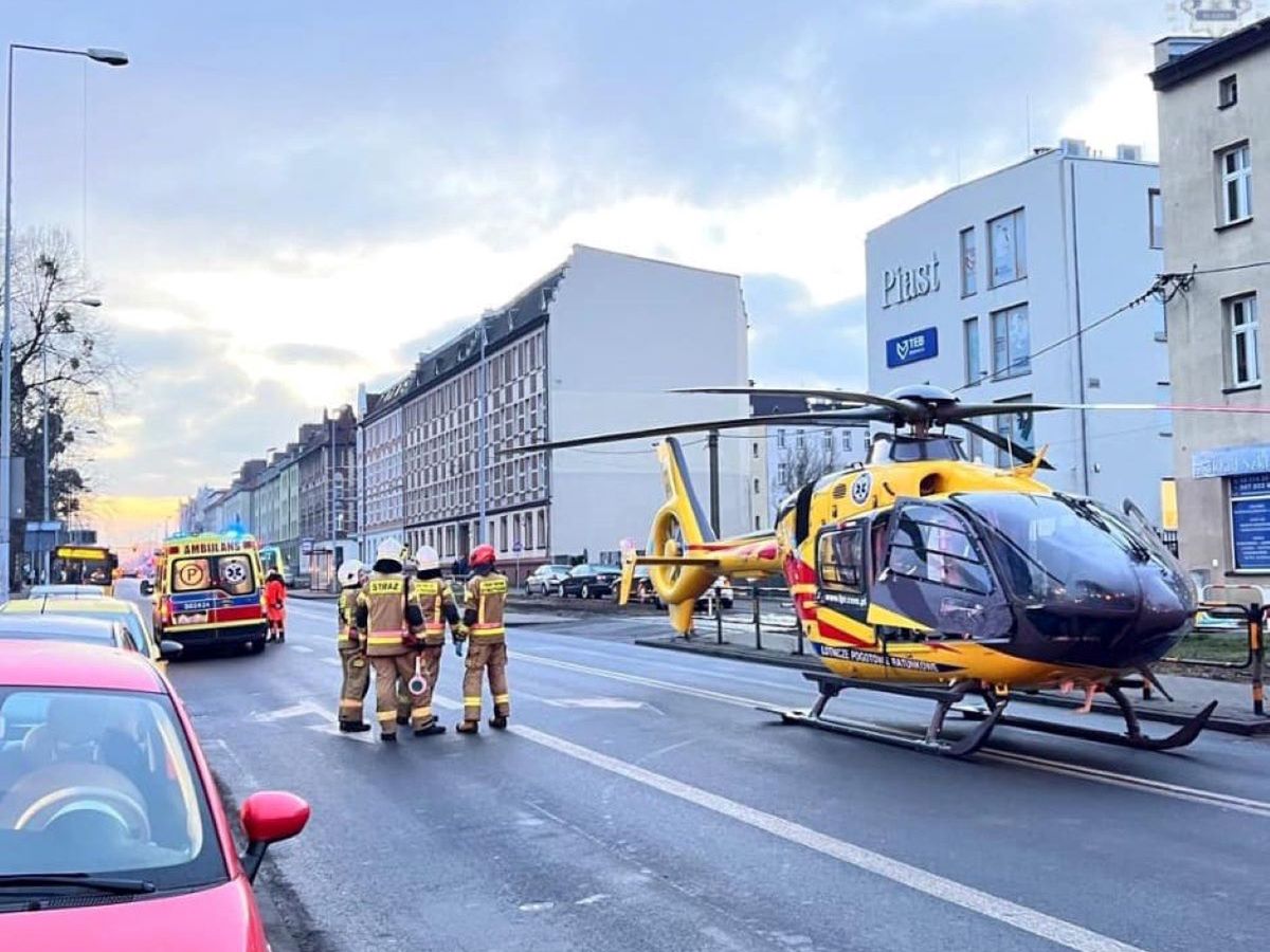 Wypadek w Gliwicach. Autobus zderzył się z ciągnikiem.14 osób rannych