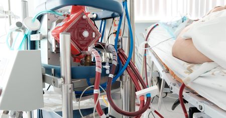 Warszawscy lekarze uratowali życie 18-latka. Pomogło ECMO i przeszczep wątroby