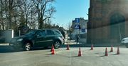 Włocławek: Rondo przy katedrze znów się zmienia. Zamiast "pinezki" i pasów - pachołki