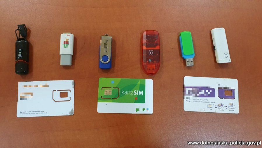 Sprzedawał negatywne wyniki testów na COVID-19. Poważne problemy 21-latka