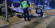 Lublin: Nocny wypadek. Jedno z aut dachowało, pasażerka trafiła do szpitala