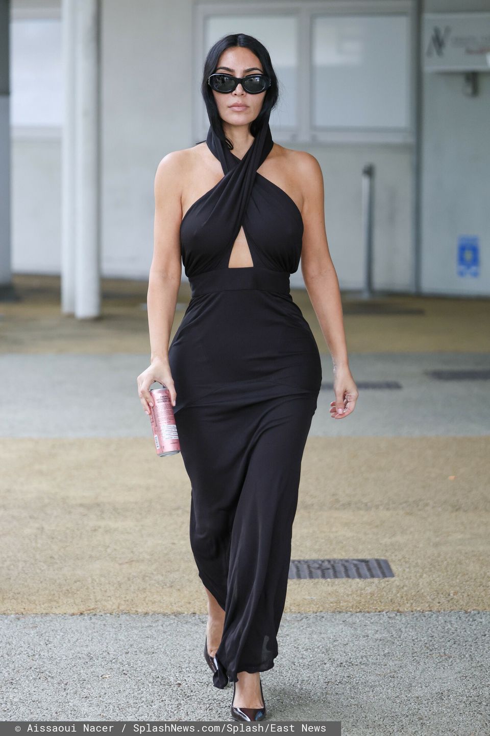 Kim Kardashian w czarnej kreacji