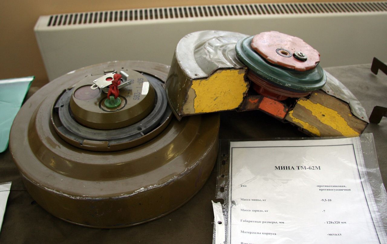 TM-62M Mine - general view and cross-section