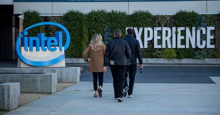 Intel obniża wynagrodzenia menedżerów. Obetną im czwartą część pensji
