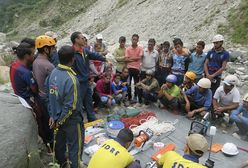 Uwięzieni indyjscy robotnicy wciąż czekają w tunelu na ratunek. Na pomoc idą fachowcy z Tajlandii