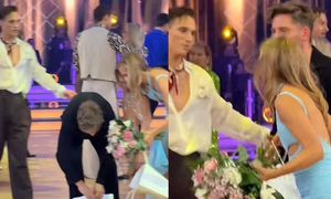 Maurycy Popiel chciał się pożegnać z Kaczorowską i Rogacewiczem. Aga się uśmiechnęła i uciekła... (WIDEO)