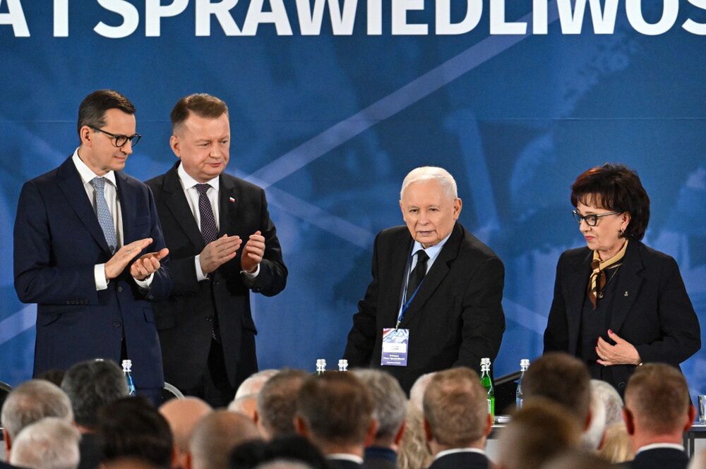 Prawie połowa Polaków uważa, że PiS odzyska władzę po wyborach w 2027 r.
