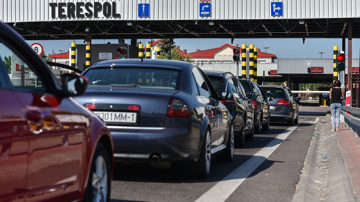 Kolejka na granicy
Wojtek Jargi�o
granica, Kolejka, polityka, sankcje, towarowy ruch graniczny, z Bia�orusi�, polsko bia�oruskie, polsko-bia�oruskie