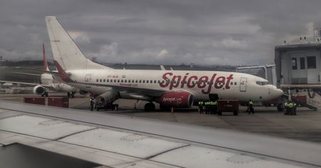 Nagle coś pękło. Awaryjne lądowanie Boeinga 737