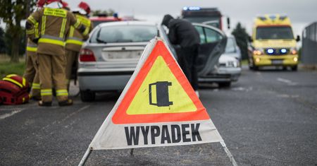 Dramatyczny wypadek motocykla i auta dostawczego. Dwie osoby nie żyją