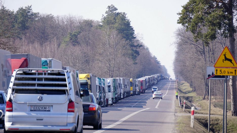 kolejka tirów na przejściach granicznych