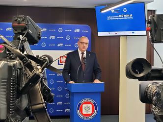 Miliony złotych dla sanepidu. Za to stworzyli m.in. ulotki o piciu wody i zbieraniu grzybów