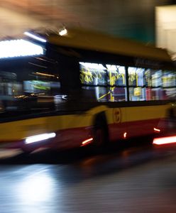 Warszawa. Czołowe zderzenie samochodu z autobusem. Jeden z kierowców pijany