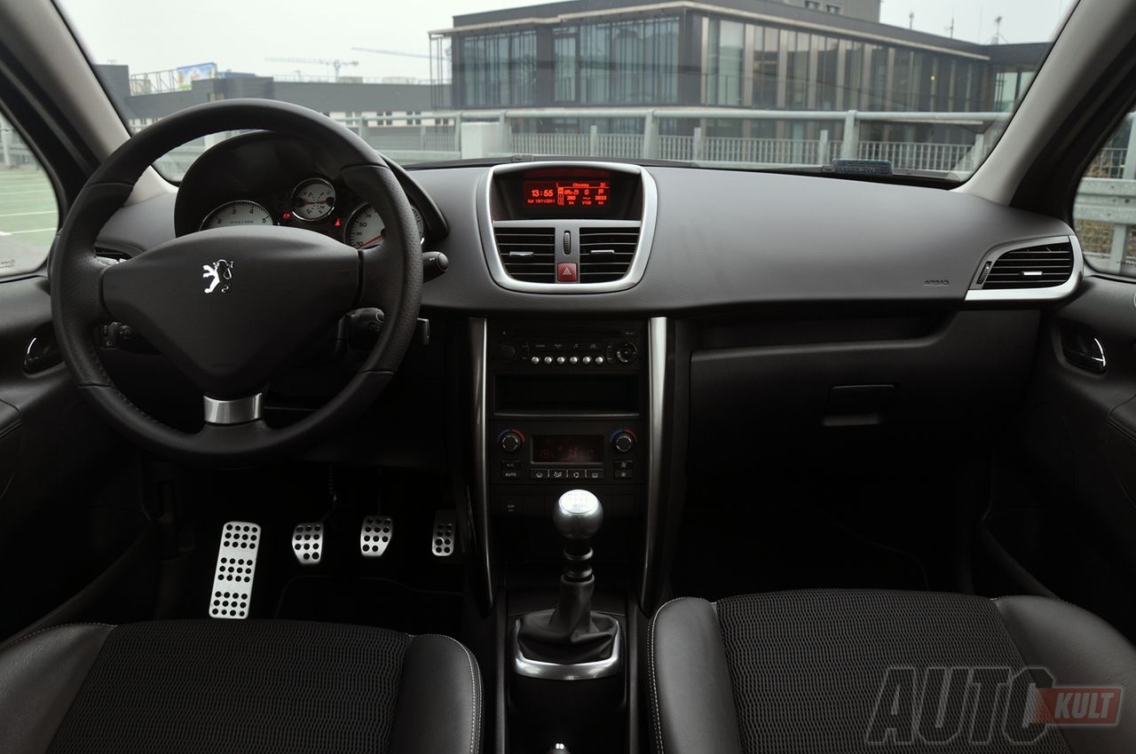 Peugeot 207 1,6 THP Allure - wnętrze