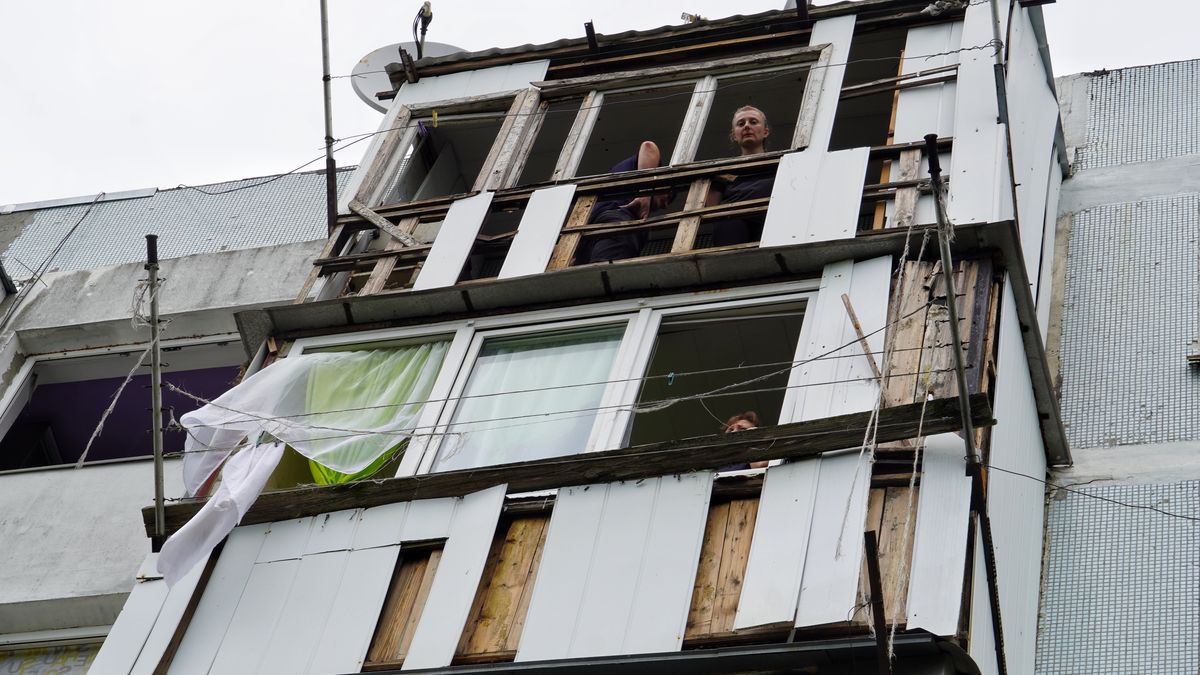 zniszczenia
Odessa, Ukraina, 26.06.2023. Zniszczenia w Odessie po nocnym ostrzale si� rosyjskich, 26 bm. Trwa inwazja Rosji na Ukrain�. (mr) PAP/Alena Solomonova
Alena Solomonova
atak, rosji na ukrain�, wojna, zniszczenia, agresja Rosji, atak Rosji na Ukrain�, inwazja, inwazja rosyjska, konflikt zbrojny, rosyjska, rosyjski, sytuacja na Ukrainie, sytuacja w Ukrainie, Ukrainie, Ukrai�cy, ukrai�scy, Wojna na Ukrainie, wojna w Ukrainie, wok� Ukrainy, wsparcie