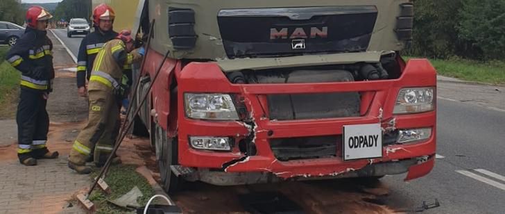 Wypadek dwóch ciężarówek na DK 42 [Foto]