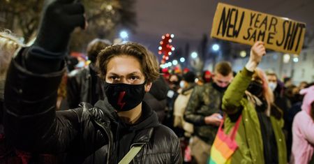 Strajk kobiet. Rzecznik KE o protestach w Polsce: "Pokojowe demonstracje to podstawowe prawo"