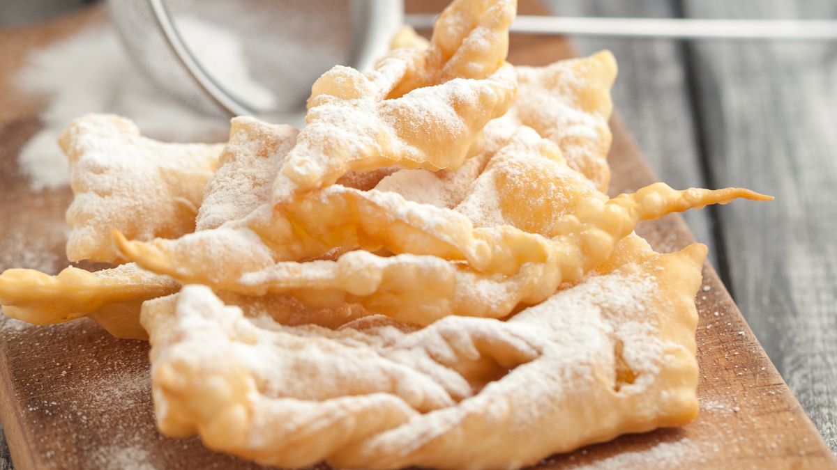 Faworki z kefirem. Jeszcze lepsze niż zwykłe!