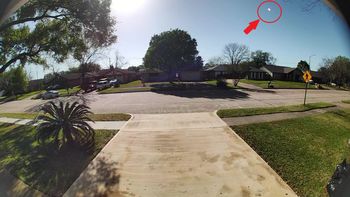 Meteoryt przebił dach domu w Teksasie. NASA o serii "ognistych kul"