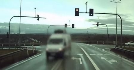 Nagrali go strażacy. Za taką jazdę może zapłacić 30 tys. zł