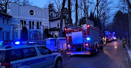 Pożar w domu. Pięć osób trafiło do szpitali