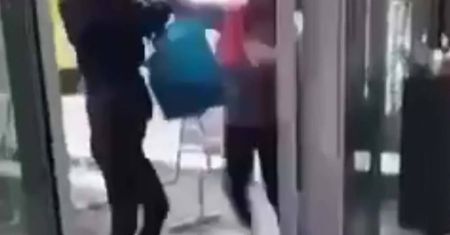 Bijatyka kobiet w centrum przesiadkowym w Zielonej Górze. W ruch poszedł kij. Jest nagranie