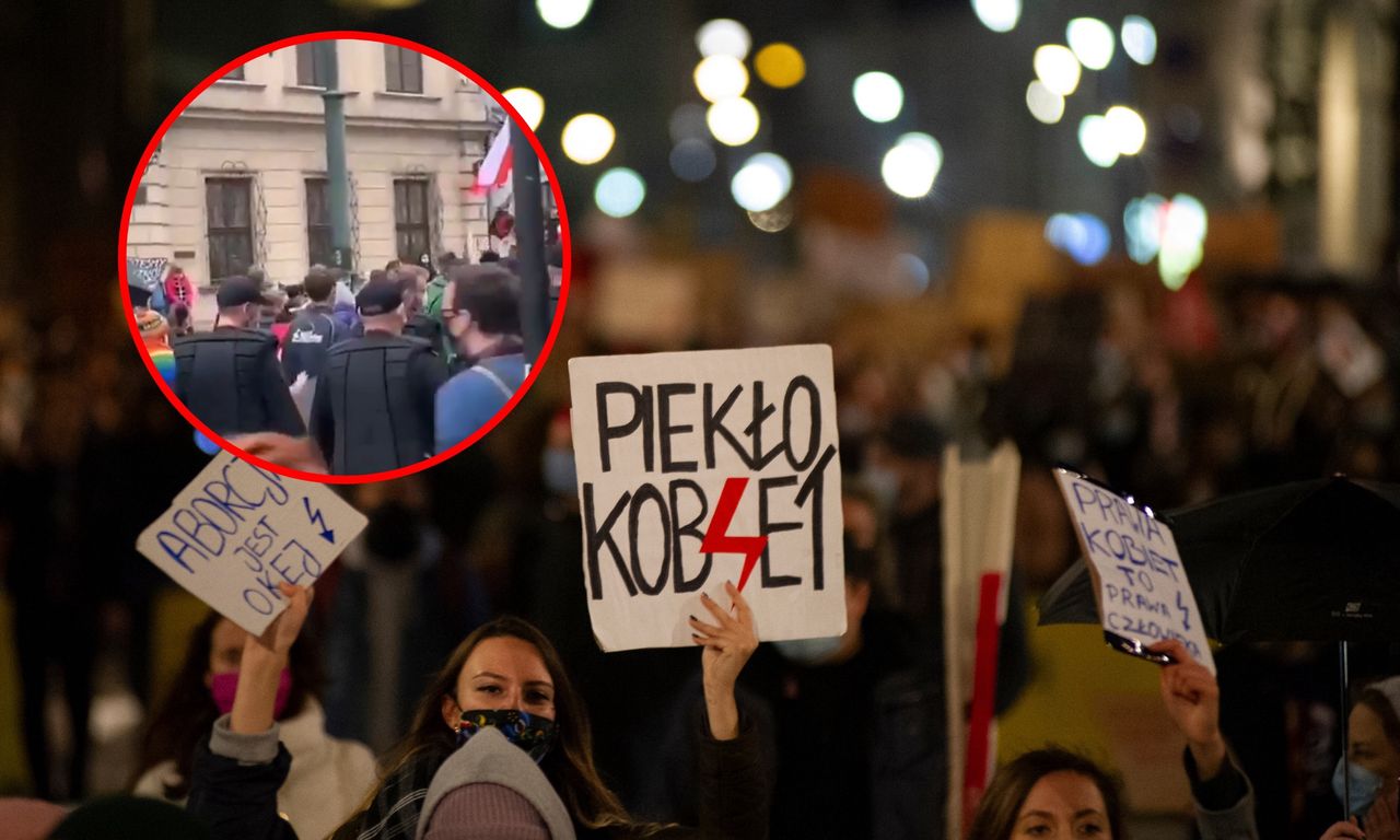 Krakowska policja dołączyła się do strajku kobiet. Świadkowie byli wzruszeni